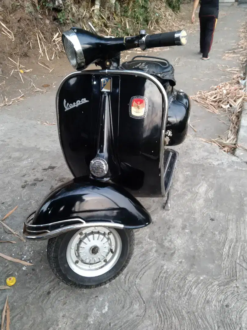 Jual vespa super taun 66 pajak isi surat kumplit body set pake vbb