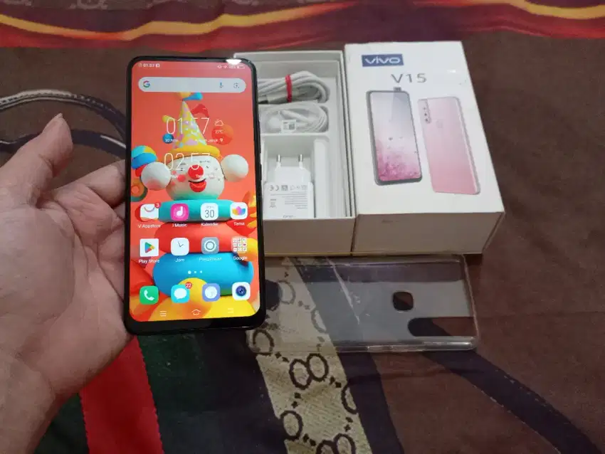 VIVO V15 RAM 8GB / 256GB 4G LTE 6.53in Kamera Pop Up Finger BUTUH UANG