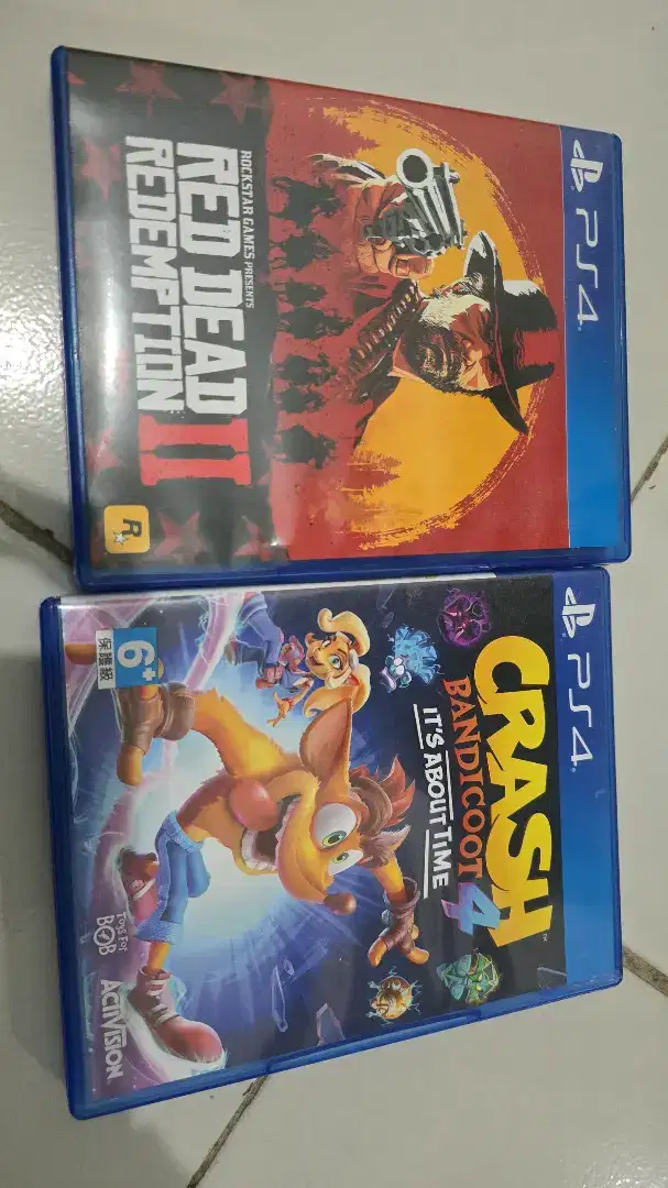 Kaset ps4 crash bandicoot dan RDR 2 murah tangerang