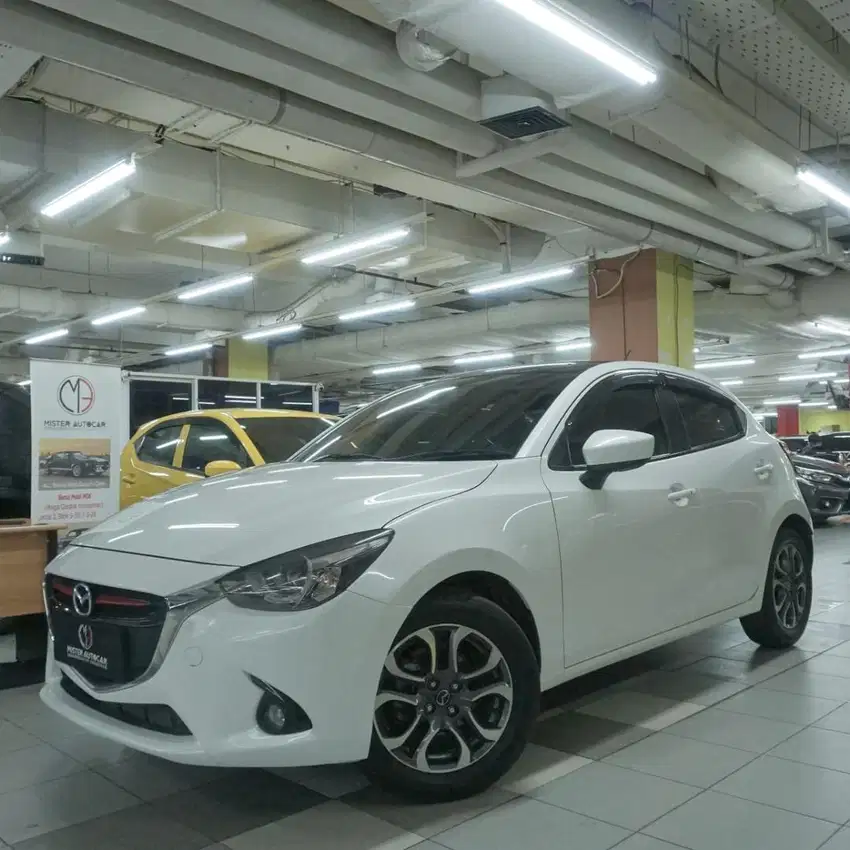 MAZDA 2 R SKYACTIVE AT 2014 / 2015 / 2016 PUTIH FACELIFT