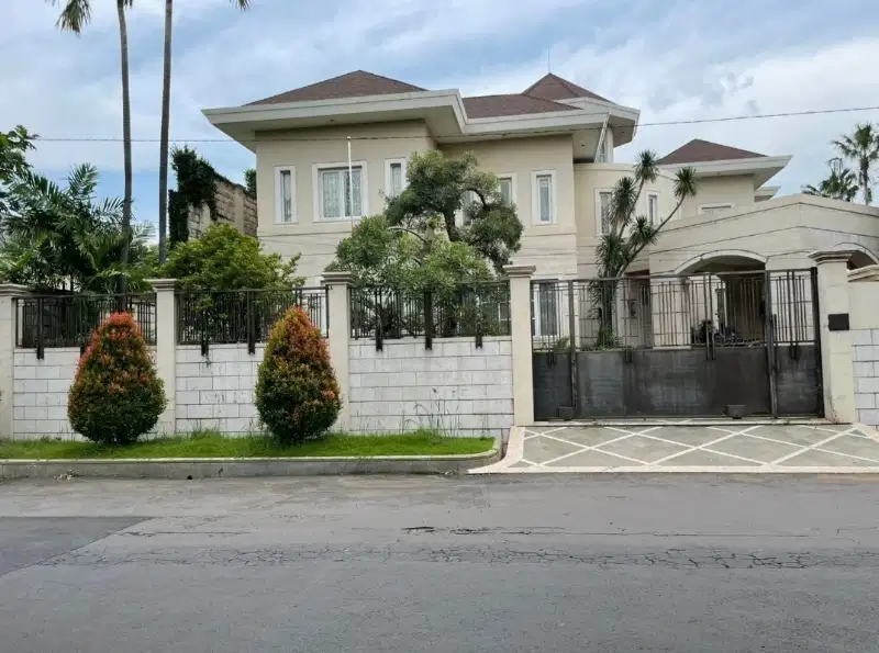 Rumah Mewah Classic Prime Location Raya Kertajaya Indah 2lt