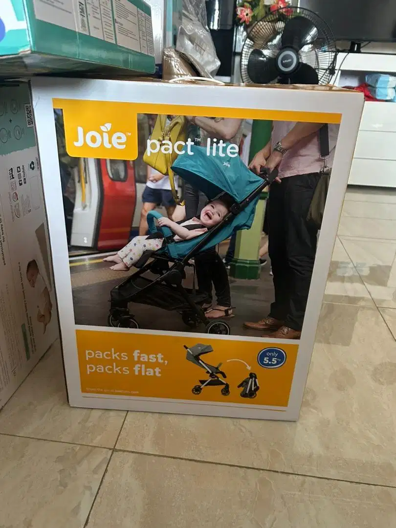 JOIE PACT LITE STROLLER NEW