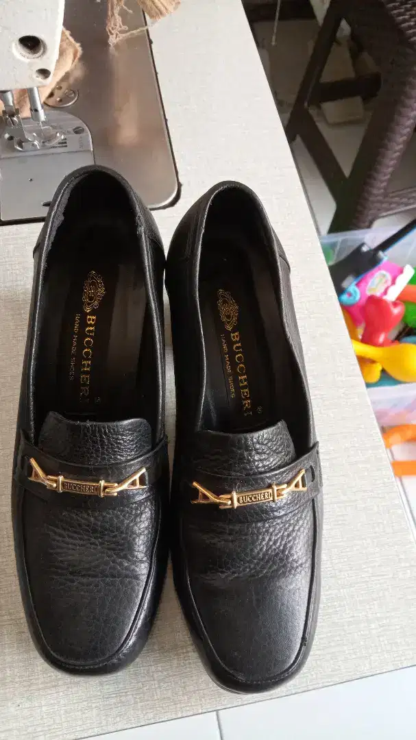 Sepatu kantor wanita buccheri