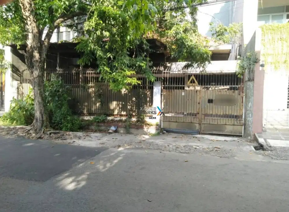 Dijual Rumah di Embong Cerme tengah kota
