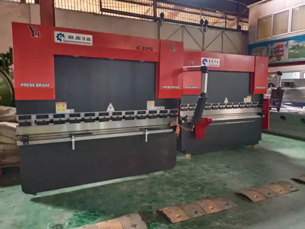 Mesin bending 63t × 2500