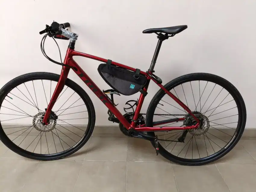 Sepeda hybrid / gravel TREK FX3