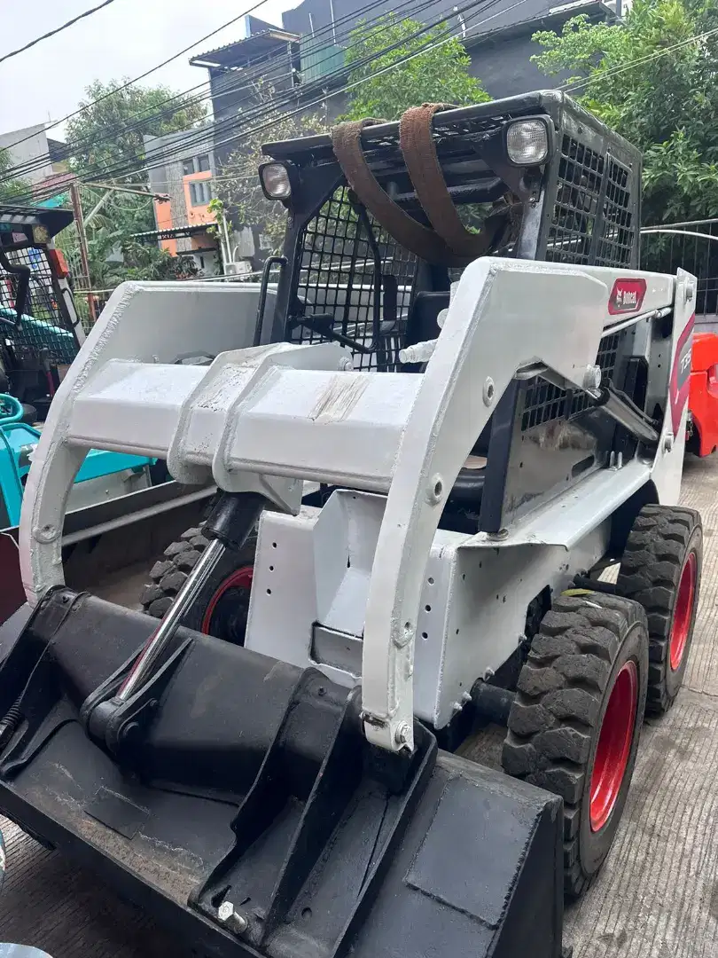 Wheel loader Bobcat Tahun 2004