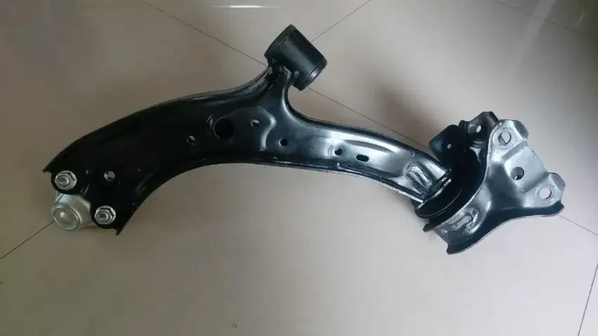 Lower Arm / Sayap / Kapak Depan Kanan Honda CRV gen 3