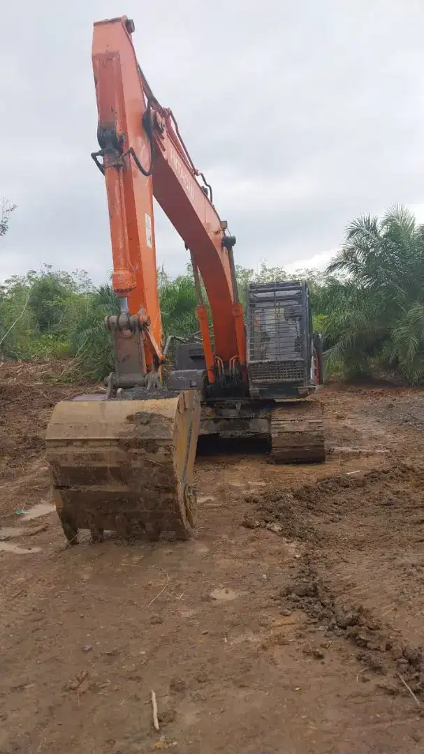 Hitachi 210F 2019 Samarinda
Excavator