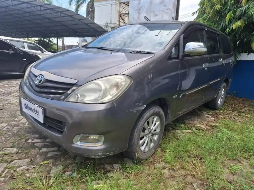 DP Rendah-Toyota Kijang Innova 2.0 E Bensin-MT 2011