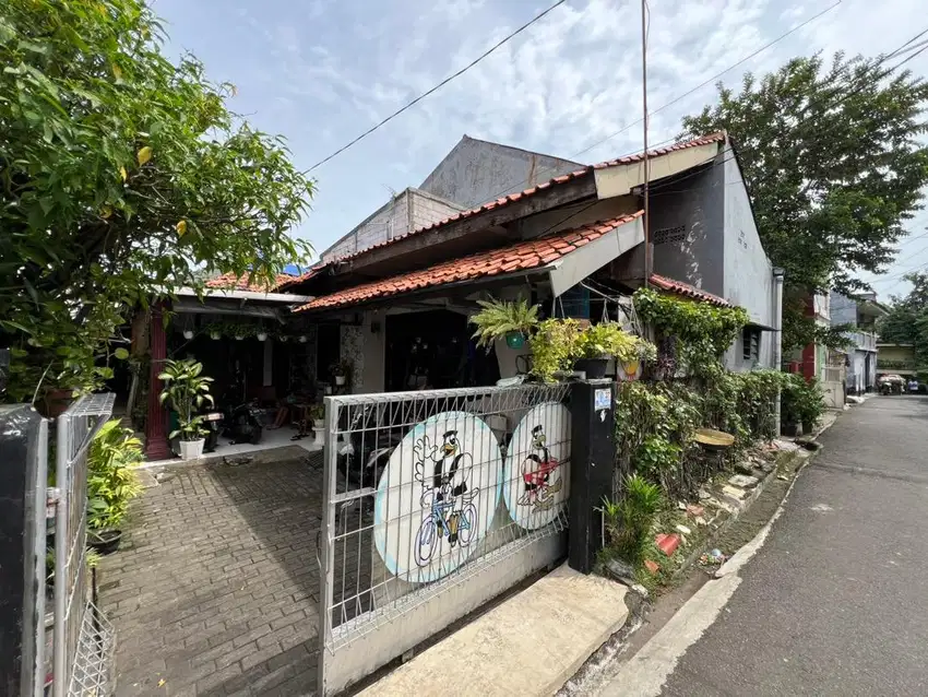 Dijual Tanah dengan 4 Rumah di Rambutan, Jakarta Timur