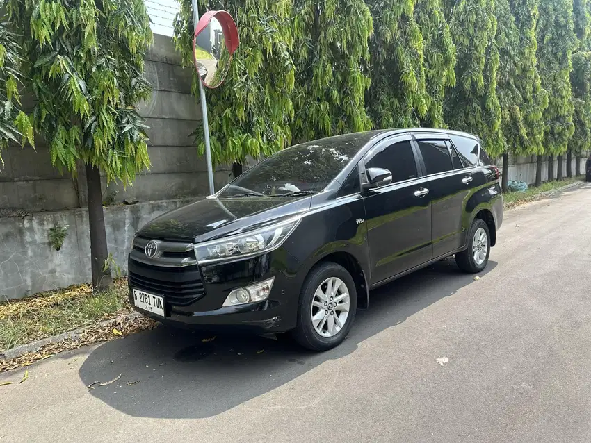 Toyota Innova V 2017 2.0 black AT