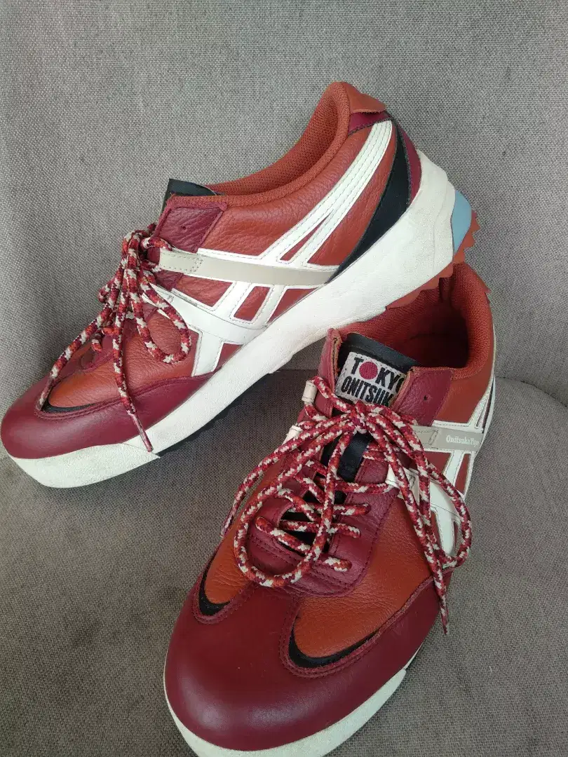 Dijual sepatu merk ONITSUKA tokyo