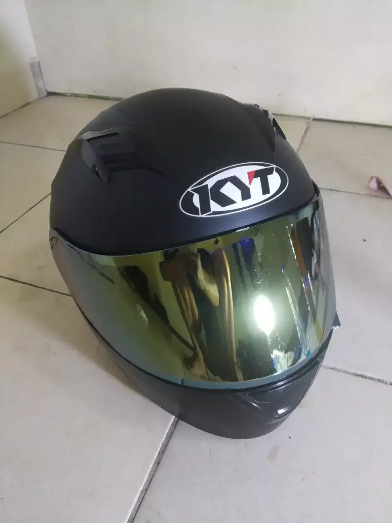 Jual Helm KYT R10 Black Dof Kaca Iridium Gold Size L.