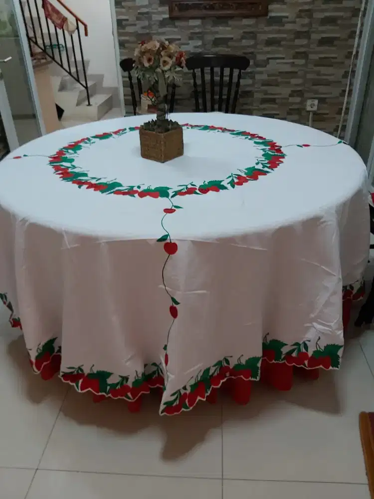 Dijual Taplak meja bundar bourdir boleh nrgo