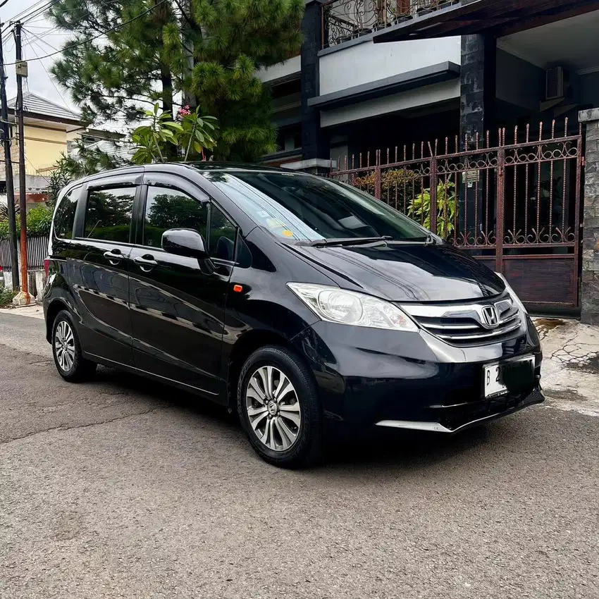 Honda Freed S/AT 2012 Istimewa Terawat siap pakai