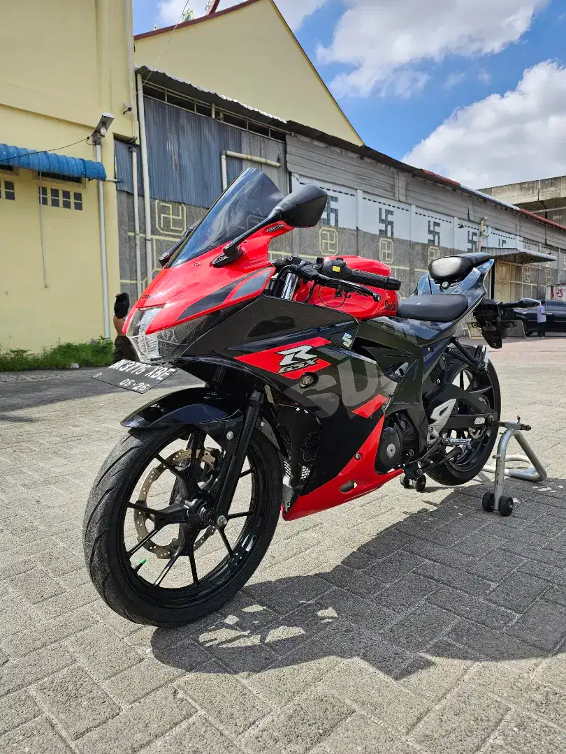 Suzuki GSX R150 Merah Hitam 2021