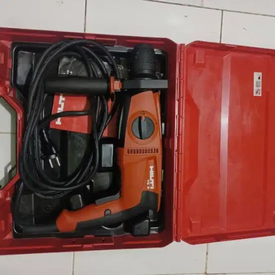 Bor merk Hilti warna merah berkualitas