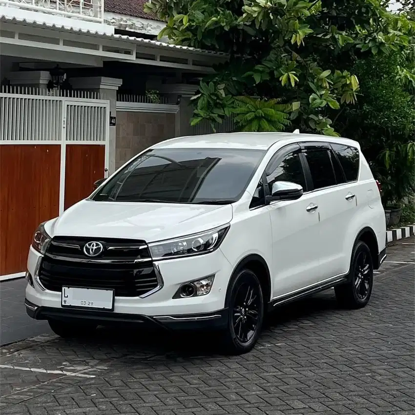 Innova Venturer Diesel AT 2019 istimewa