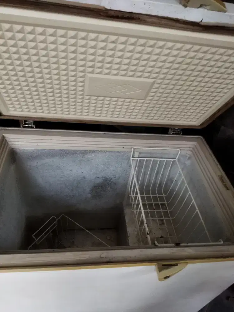 Freezer kondisi krg dingin.