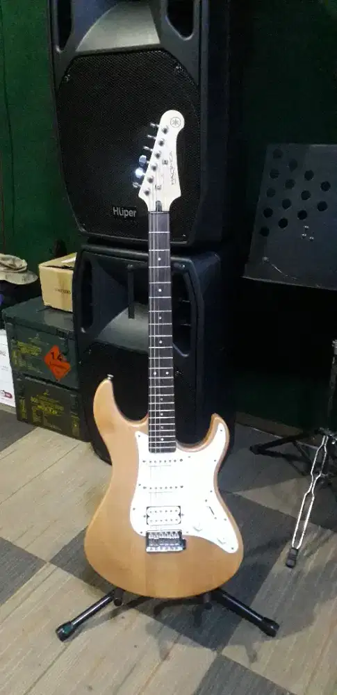 Yamaha pasifica 112j