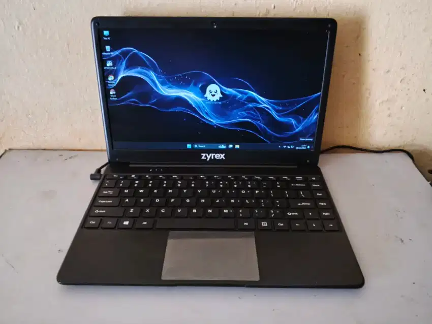 laptop zyrex i3 gen10