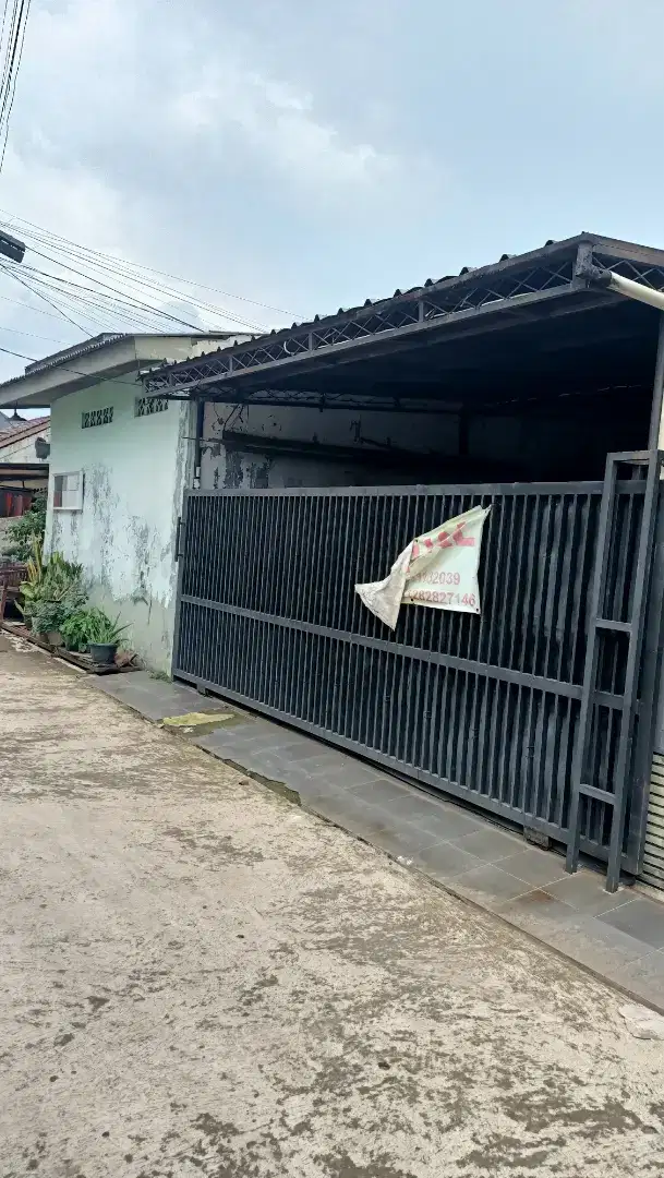 Dijual rumah dan 2 kontrakan