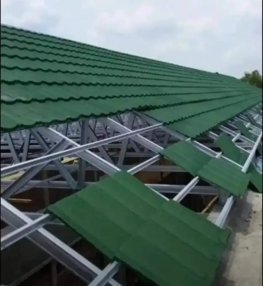 Bongkar pasang rangka Atap bajaringan genteng metal pasir