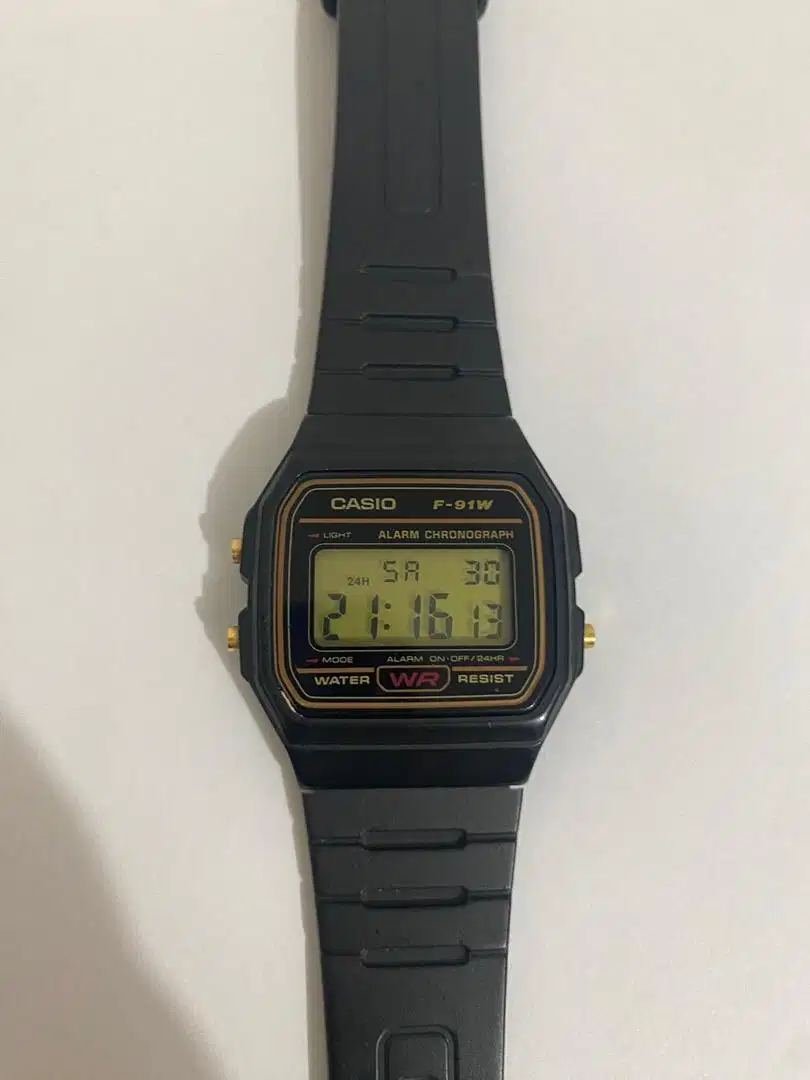 Casio F - 91 W digital