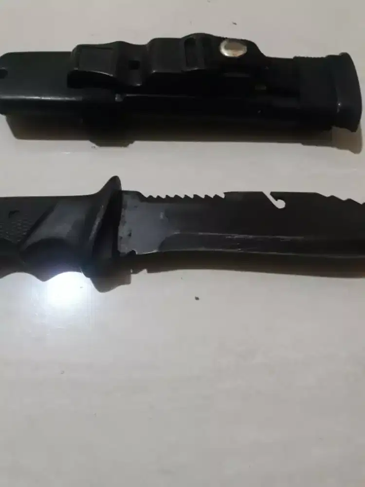 Pisau Komando Merek Kamator