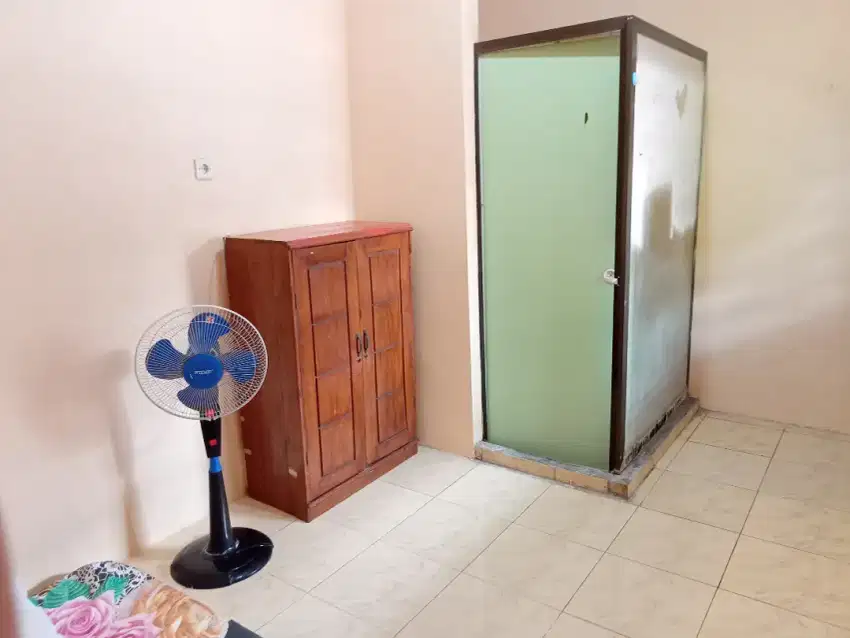 kos putri kamar mandi dalam