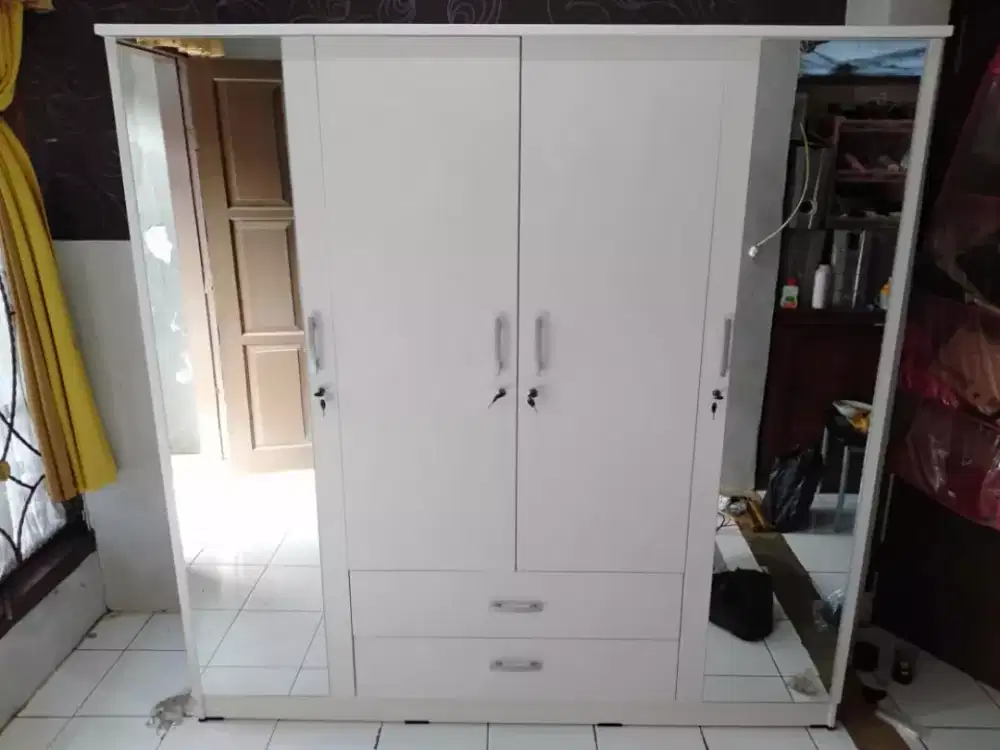 Lemari 4 pintu minimalis