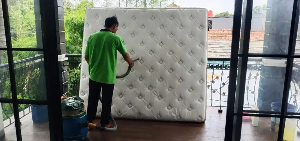 Jasa cuci sepringbed menghilangkan tungau dan noda jasa kebersihan