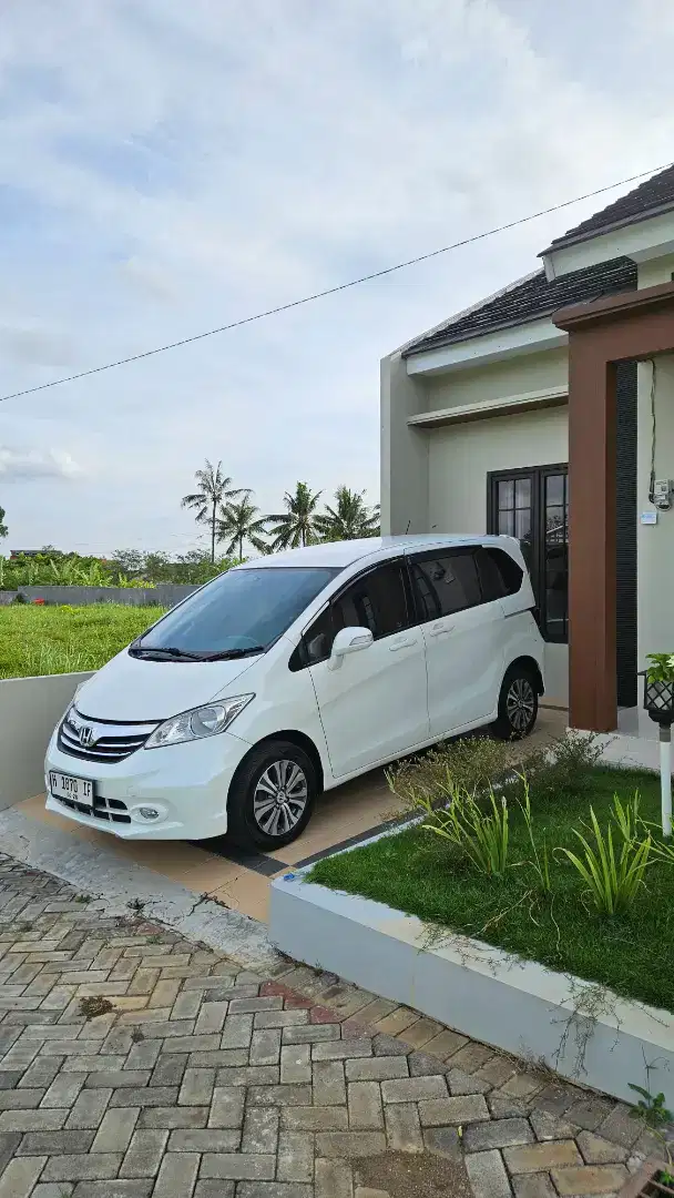 Honda Freed 1.5 E PSD 2013 SUPER ISTIMEWA