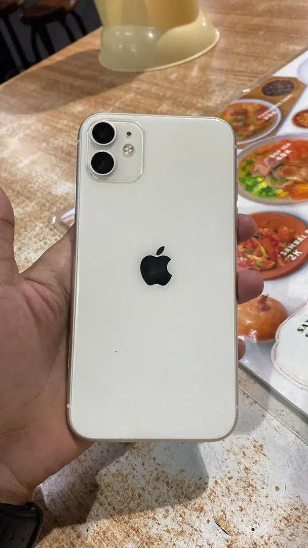 iPhone 11 128 white