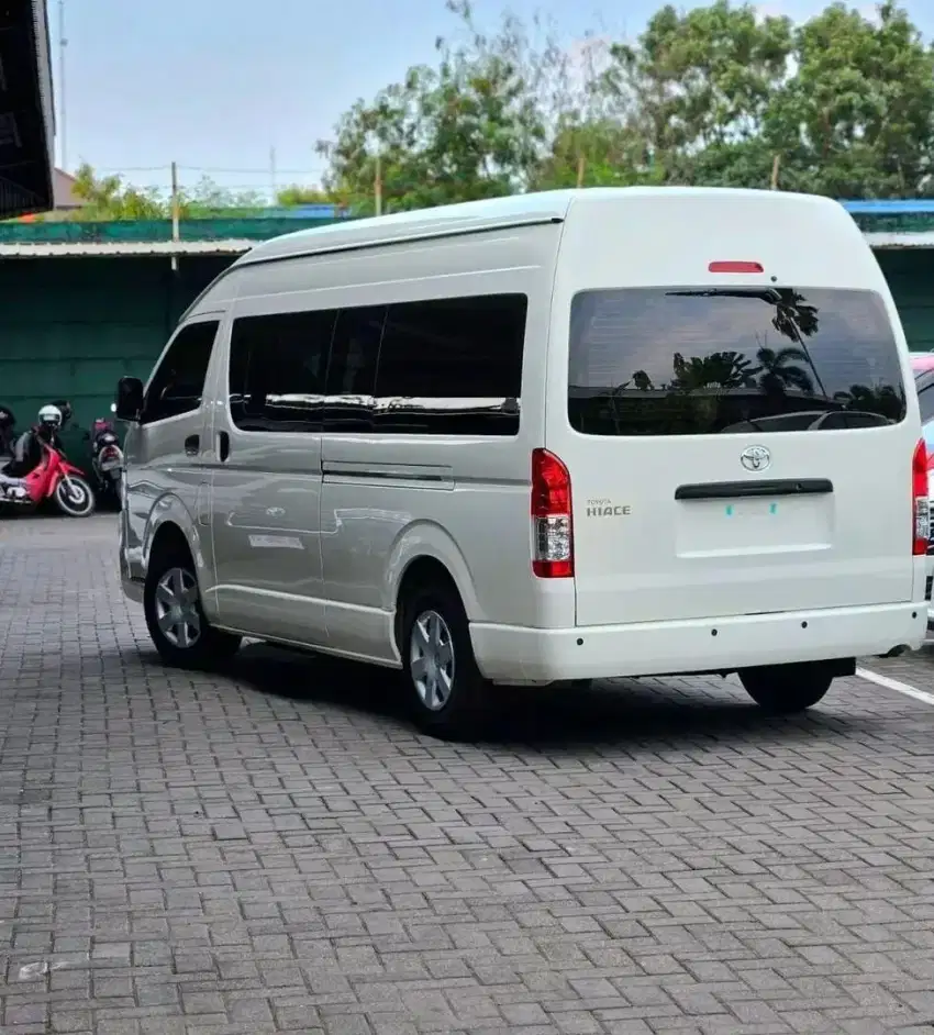 Toyota Hiace Commuter