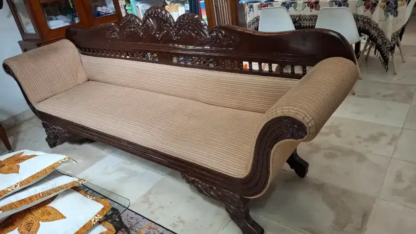 Sofa kayu ukir bekas