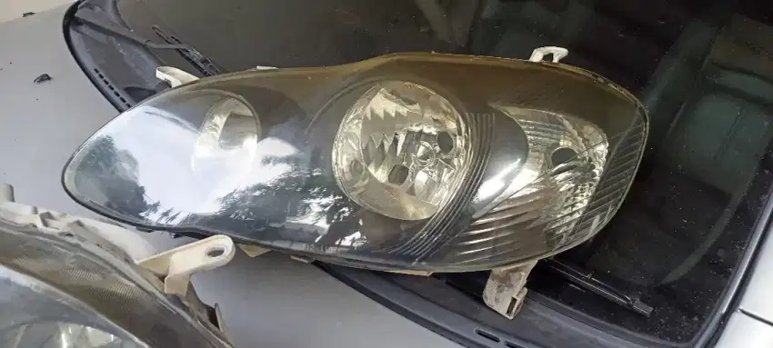 Lampu depan Toyota Altis th 2004