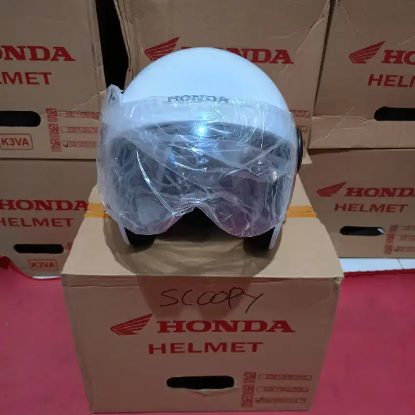 Helm Scoopy putih BARU