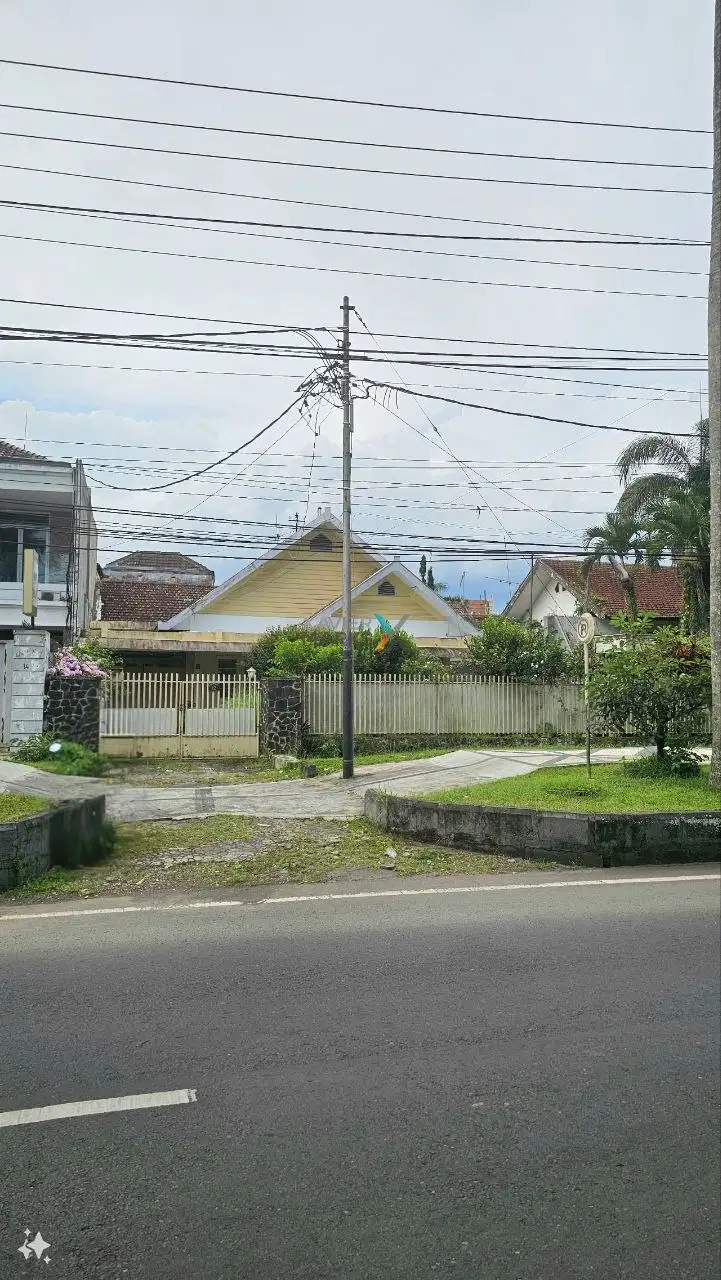 Dijual Rumah Lama di Nol Poros Jalan Raya Dieng, Klojen Malang