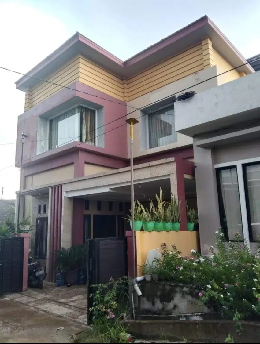 JUAL CEPAR RUMAH BESAR DAN LUAS 2 LANTAI DI JL. WIRATAMA, SAMARINDA