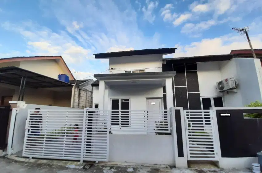 Jual Rumah Minimalis Siap Huni di Saphire Townhouse 2 Siap KPR J-14135