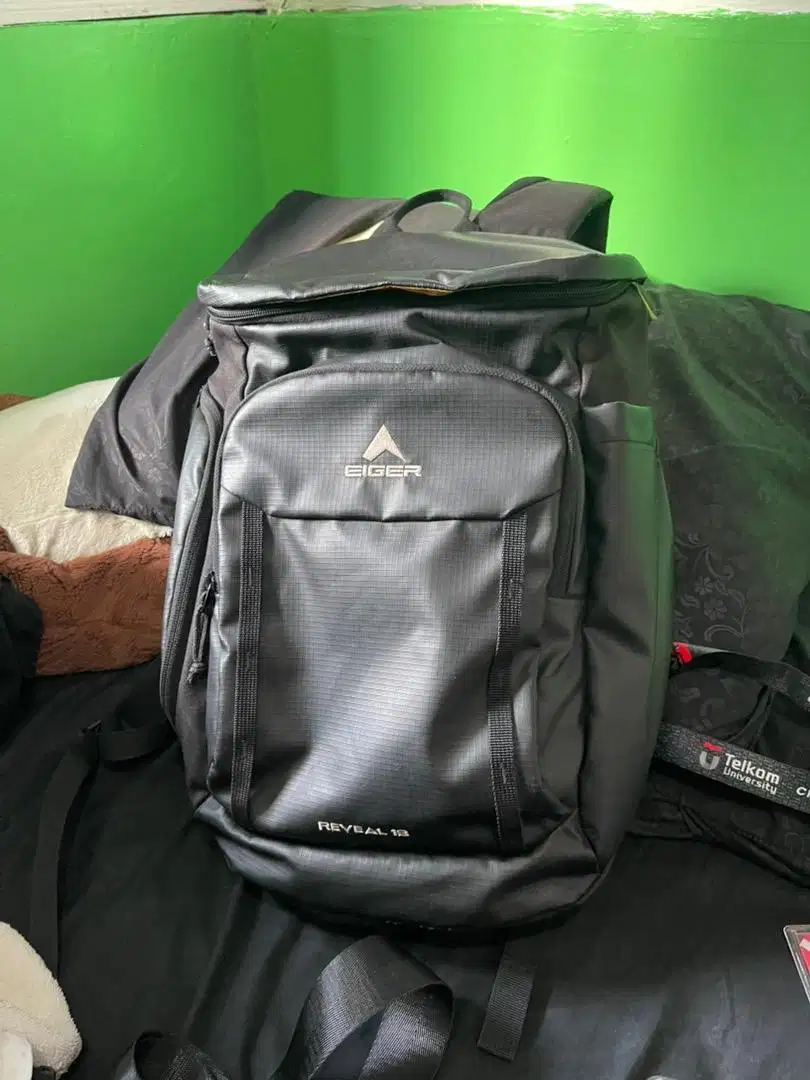 Tas eiger like new warna hitam nya masih pekat