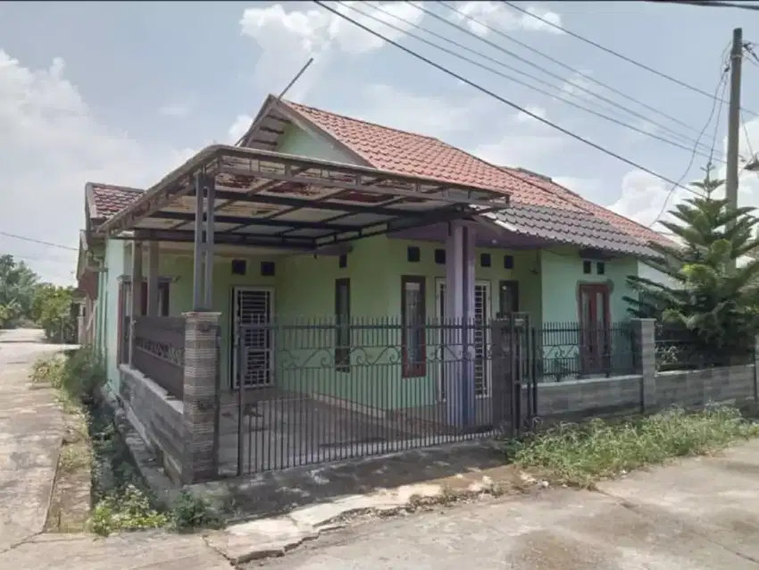 Dijual Murah Rumah Posisi Hook Beserta Isi Dekat Azzura Jl. Tengku Bey