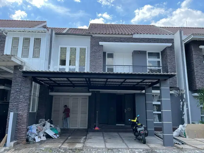 Dijual Rumah 2 Lt Semi Furnish Startegis Pusat Kota di Raffles Hills