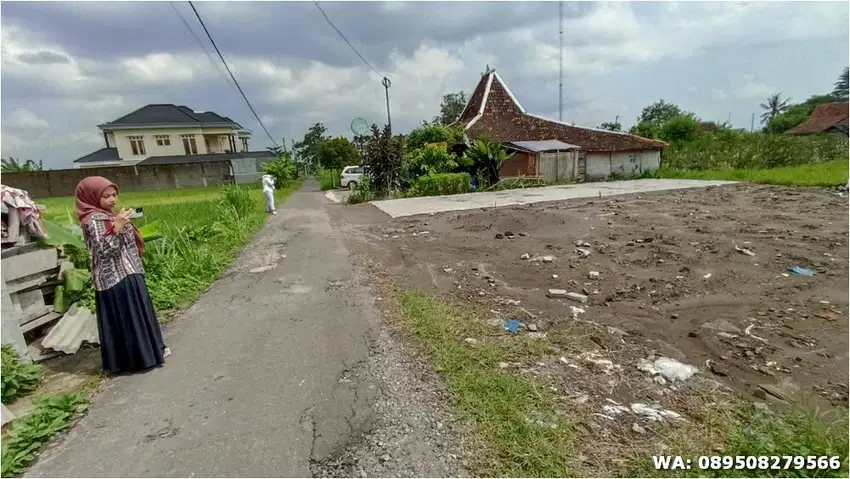 Di Jl. Damai Lingkungan Homestay dengan Nuansa Sawah Pedesaan: SHM P