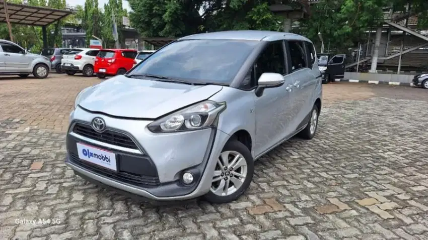 DP Rendah - Toyota Sienta 1.5 G Bensin-AT 2016 Silver (SOJ)