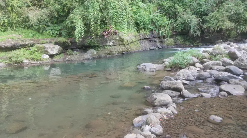 Tanah exotic pinggir kali berbatu di Baturraden