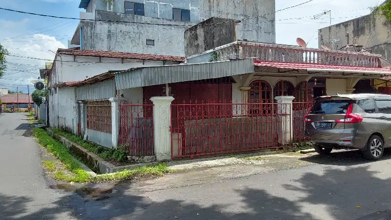 Rumah sudut akses jalan lancar