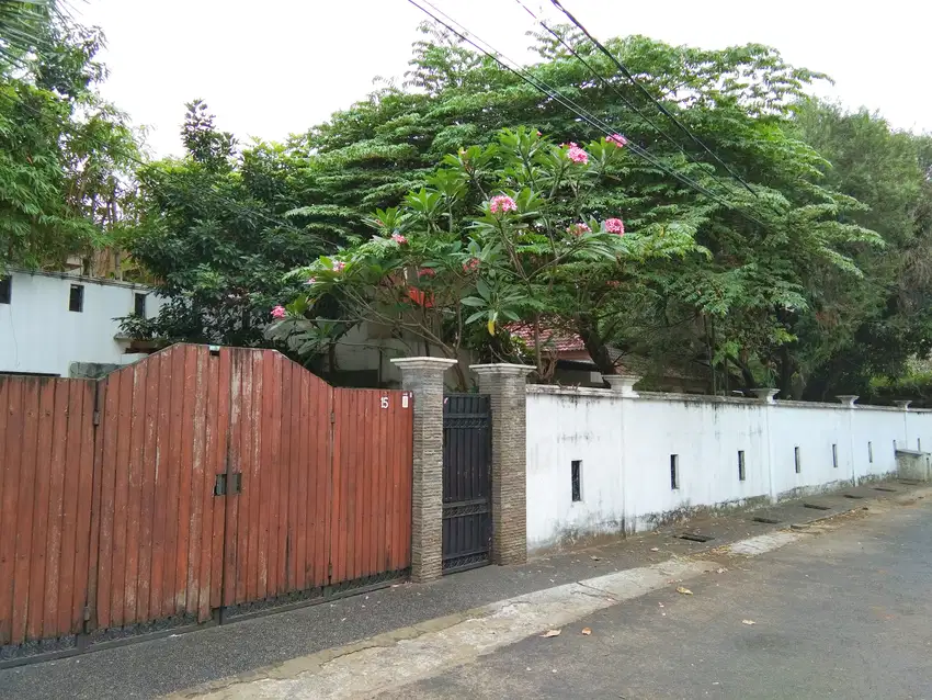 Dijual rumah jalan Bank V